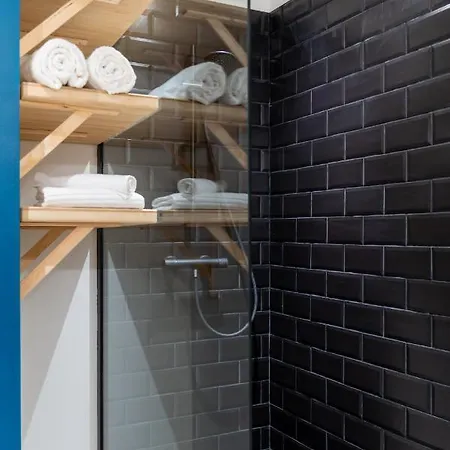 Black - Centre - Premium Apartment Calais