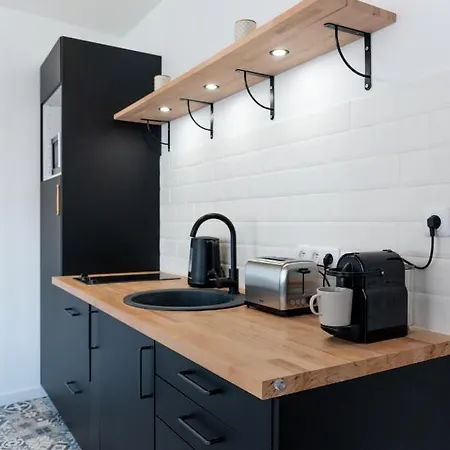 Black - Centre - Premium Apartment *
